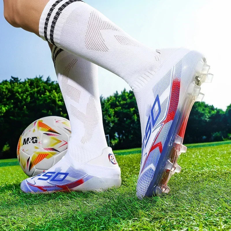 Nouvelles chaussures de football pour hommes, modèle tendance, de haute qualité, mi-hautes, légères, antidérapantes, crampons d'extérieur pour l'entraînement sur gazon.