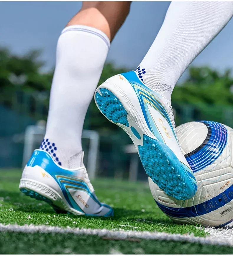 Nouvelles chaussures de football pour hommes, crampons de futsal, chaussures de soccer, chaussures de match, baskets d'intérieur de haute qualité, best-seller, antidérapantes, pour entraînement et extérieur