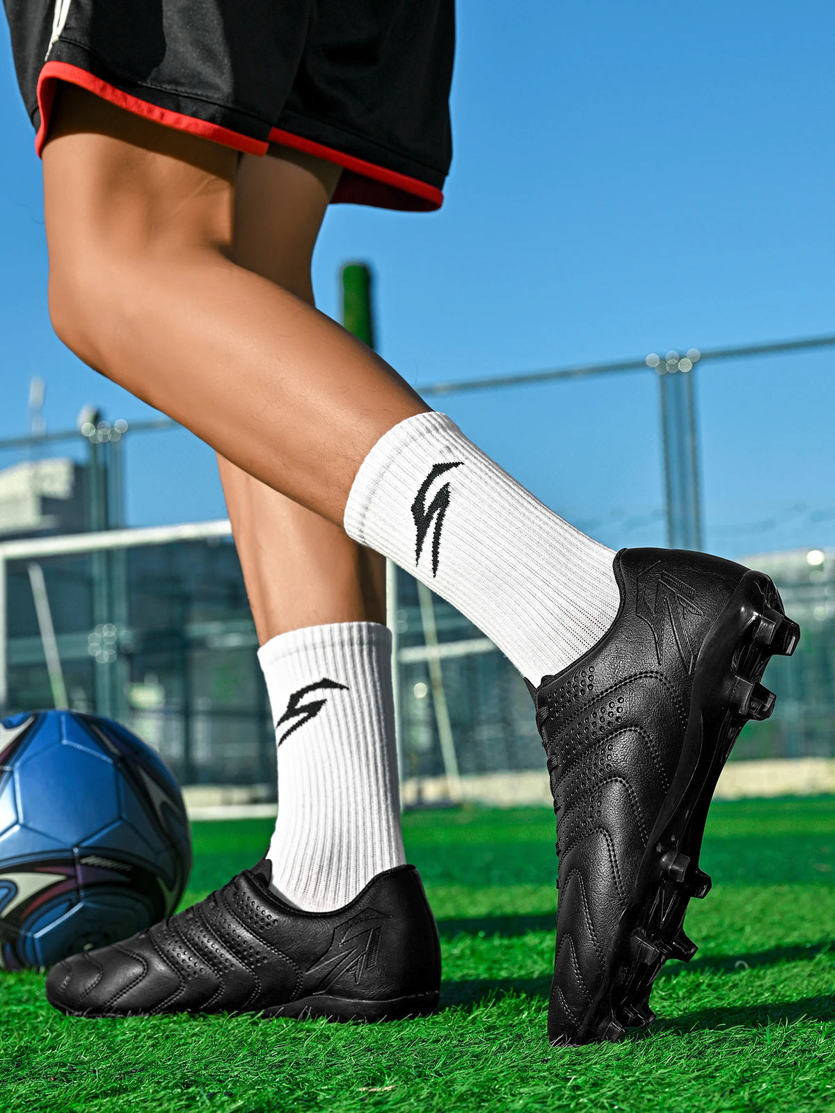 Chaussures de football professionnelles AG/FG, semelle extérieure en TPU antichoc, tige respirante en tissu PU, résistantes à l'usure et antidérapantes pour adultes et enfants