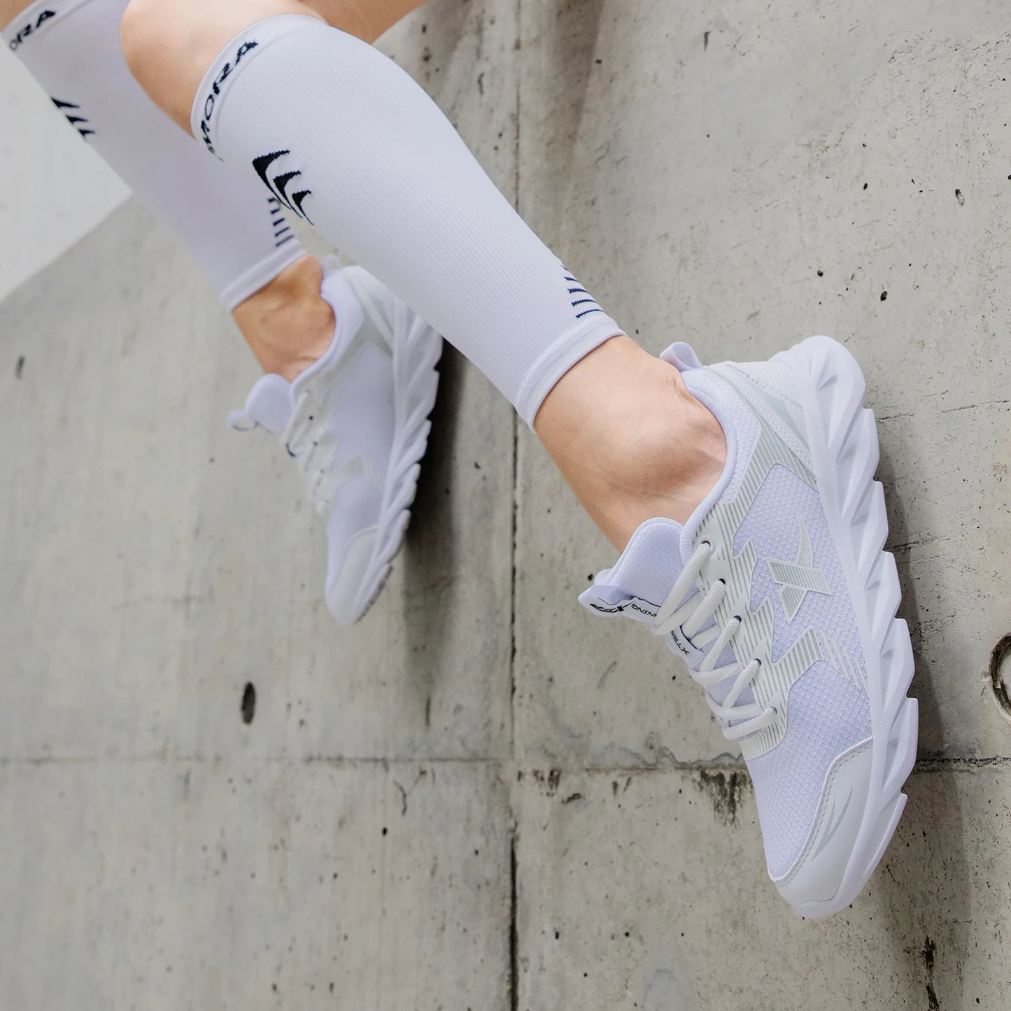 Xtep Women's Shoes Running Shoes Wear-resistant Casual Sports Shoes For Women Winter Tennis Female Sneakers White 879318110073
