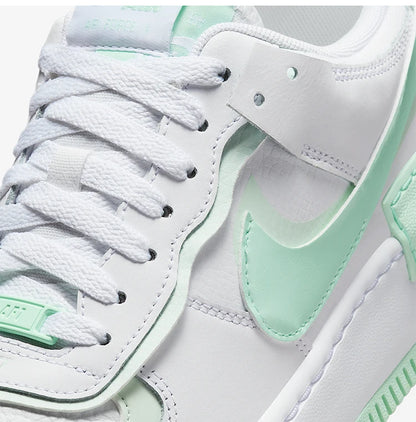 Nike eredeti AIR FORCE 1 női, vastag talpú, alacsony szárú klasszikus cipő FZ3773-100