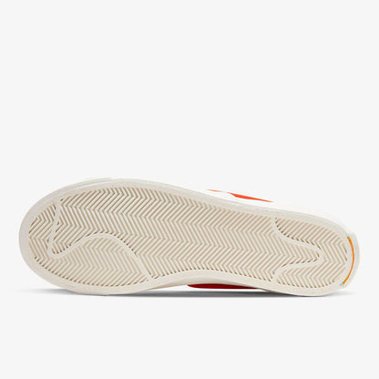 Nike, chaussures de sport et de loisirs à tige haute pour femmes, modèle BLAZER MID77, DC1746-100.