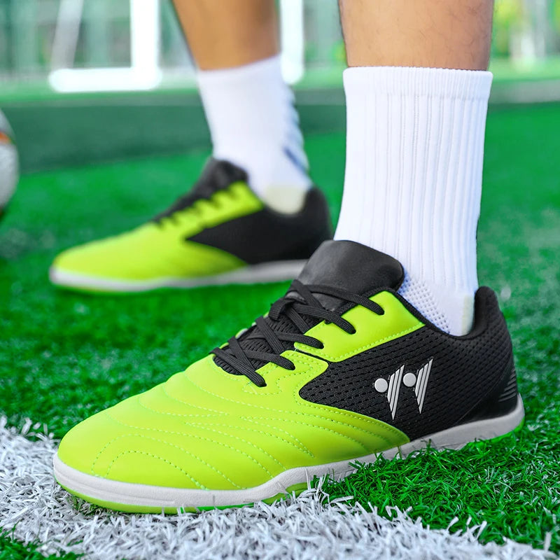 Nouvelles chaussures de football pour hommes, crampons montants pour terrain gazonné, antidérapantes, de haute qualité, pour futsal, idéales pour les matchs en salle et l'extérieur, très vendues.