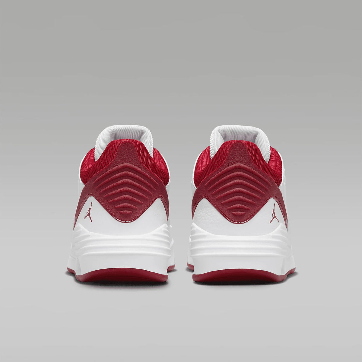 Nike uradni originalni moški športni čevlji z oblazinjenim podplatom Jordan Max Aura 5 DZ4353-106