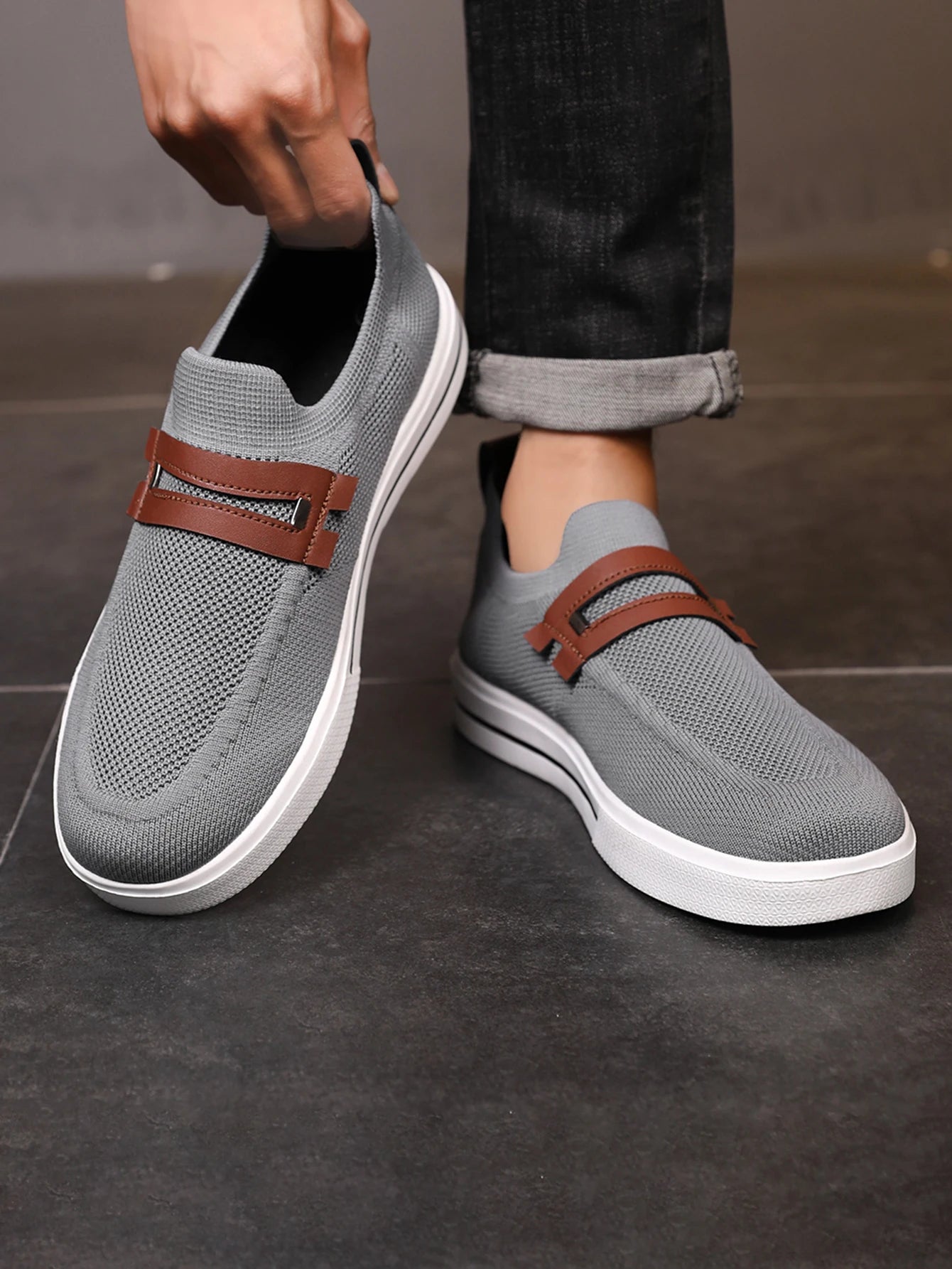 New Men Sports Shoes Mesh Breathable Casual Shoes Outdoor EVA Soft-Soled Walking Shoes Lightweight Comfortable Men Sports Shoes