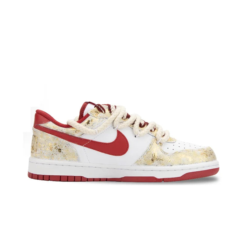 Baskets personnalisées Nike « Big Moon Over River & Blazing Apollo » : modèle bas pour homme, avec feuille d'or, amortissantes et résistantes à l'usure