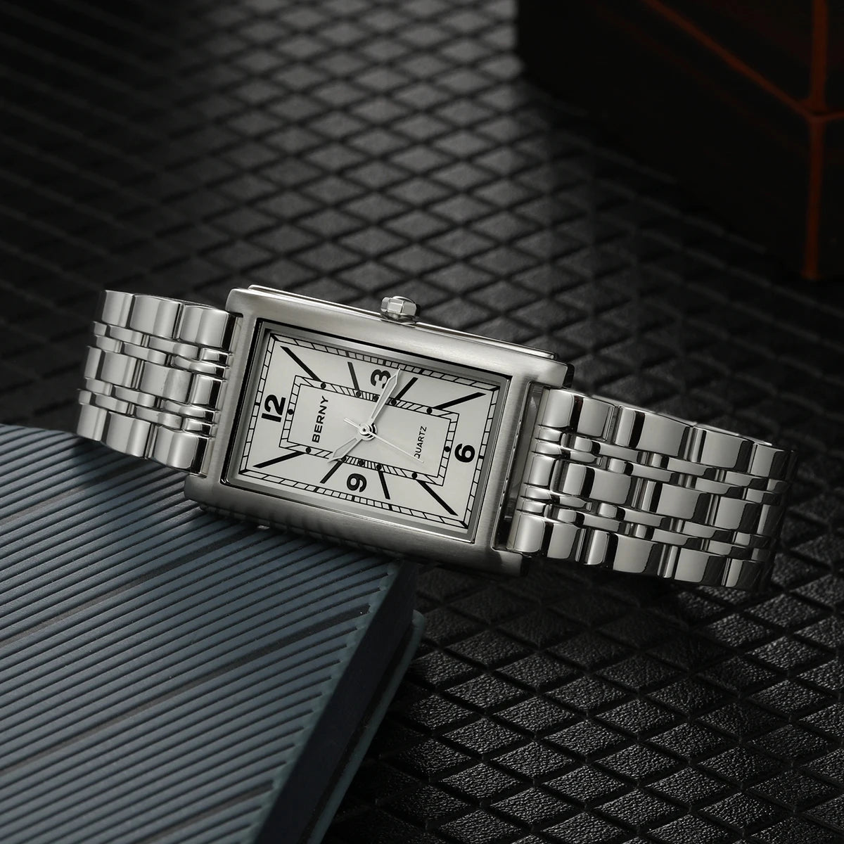 Montre carrée pour homme BERNY – Mouvement à quartz, cadran à chiffres romains, affichage luminescent, boîtier en acier inoxydable 316L – Montre rectangulaire élégante et décontractée