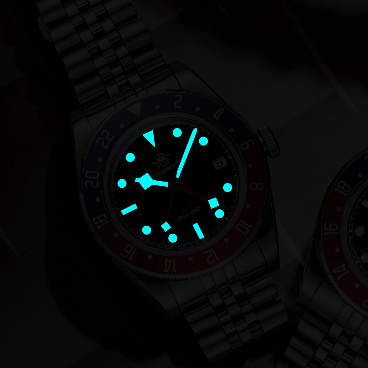 Montre de plongée pour homme ADDIESDIVE GMT515-24H – Étanchéité 200 m, verre bombé, revêtement luminescent BGW9, boîtier en acier inoxydable, affichage analogique