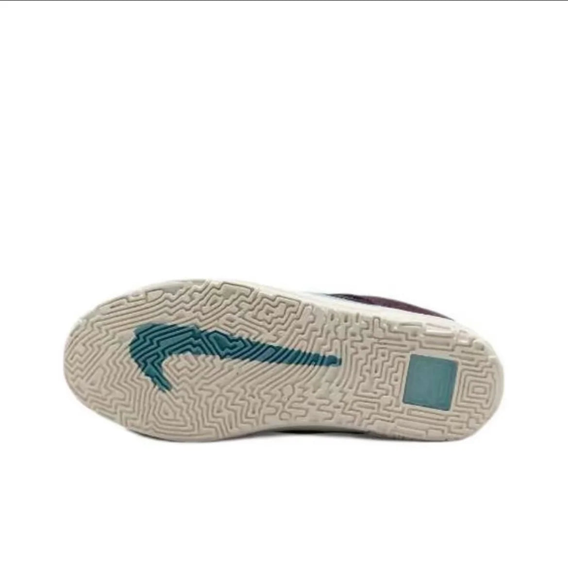Nike's New SB Series Women's Skate Shoes with Strong Grip, Lightweight, Durable, Comfortable Mesh Material, Suitable for Daily Commuting, Low-Top Flat Shoes, SB Day One Unique Color-Blocking, Eye-Catching, Versatile Casual Sneakers