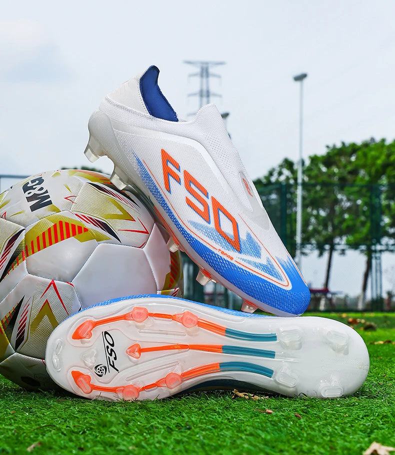 Novas chuteiras de futebol para homem, sapatilhas de futsal para exterior, jogo em relva, antiderrapantes, calçado de futebol de alta qualidade com pitões, best-seller, cano alto, leve