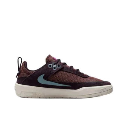 Nike's New SB Series Women's Skate Shoes with Strong Grip, Lightweight, Durable, Comfortable Mesh Material, Suitable for Daily Commuting, Low-Top Flat Shoes, SB Day One Unique Color-Blocking, Eye-Catching, Versatile Casual Sneakers