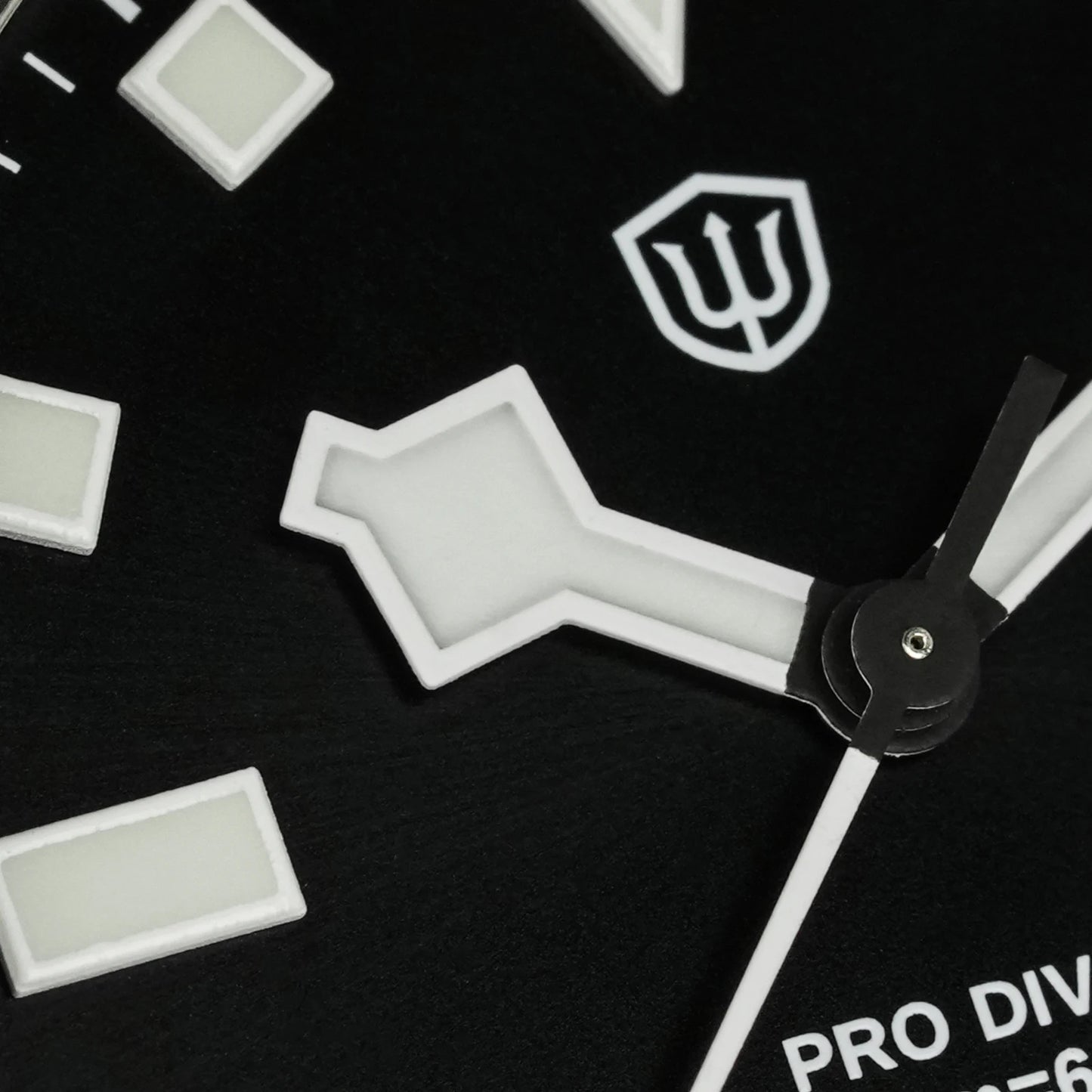 Watchdives WD1969 PRO Men Quartz Watch Sapphire Crystal Luminous Waterproof VH31Sweep Seconds Movement Stainless Steel Watches