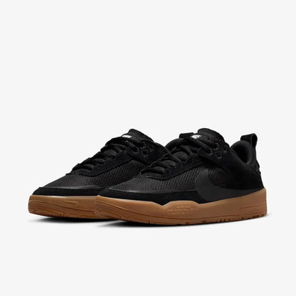 Nike's New Sb Series Lightweight and Comfortable Outdoor Women's Skate Shoes, Wear-Resistant and Durable for Daily Use, Low-Top White Shoes, Fashionable and Versatile Black Commuter Flat Shoes, a Must-Have for Women Fn4210-00