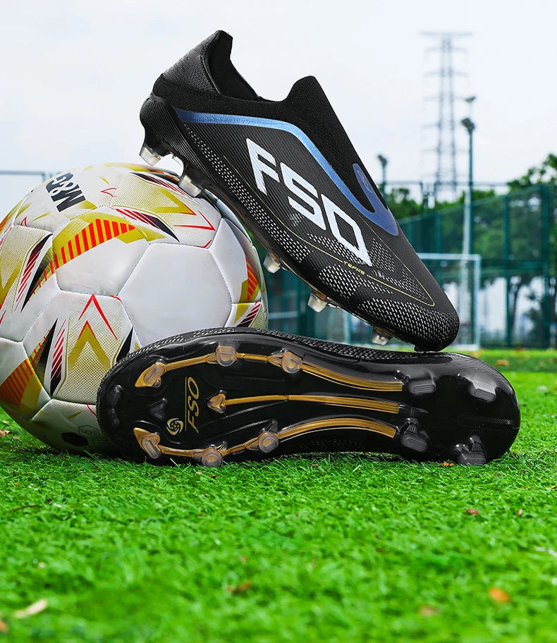 Novas chuteiras de futebol para homem, sapatilhas de futsal para exterior, jogo em relva, antiderrapantes, calçado de futebol de alta qualidade com pitões, best-seller, cano alto, leve