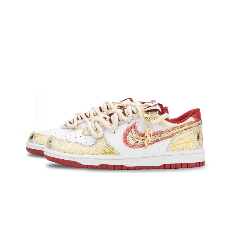 Baskets personnalisées Nike « Big Moon Over River & Blazing Apollo » : modèle bas pour homme, avec feuille d'or, amortissantes et résistantes à l'usure
