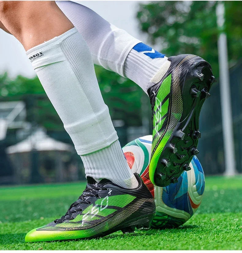 Nouvelles chaussures de football pour hommes, chaussures de soccer pour terrain en herbe, chaussures d'entraînement, chaussures de sport ultralégères, chaussures de match professionnelles, baskets antidérapantes unisexes.