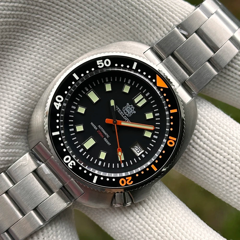 STEELDIVE SD1970C Classic Ceramic Bezel 200M Water Resistant Sapphire Glass AR Coating Mens Automatic Watch NH35 Dive Watches