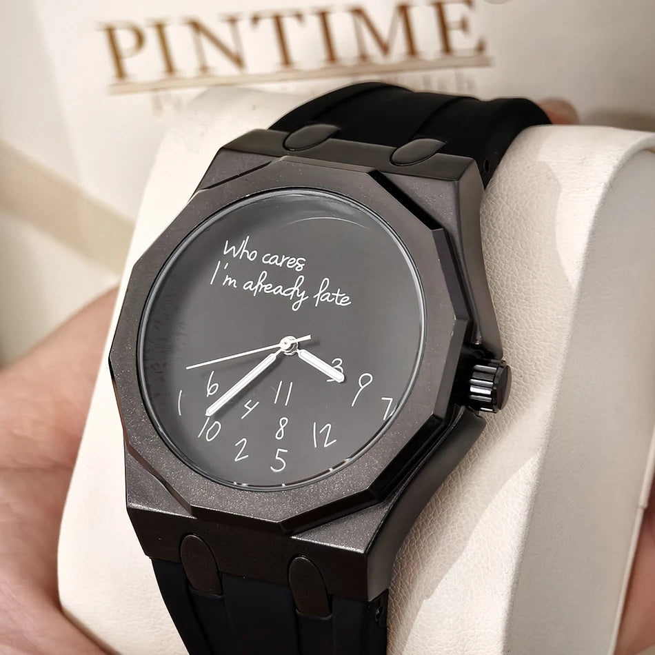 Relógio de luxo para homem com caixa octogonal e bracelete em silicone, à prova de água, dotado de um mostrador com o slogan humorístico «Who Cares I'm Already Late» (E daí, já estou atrasado).