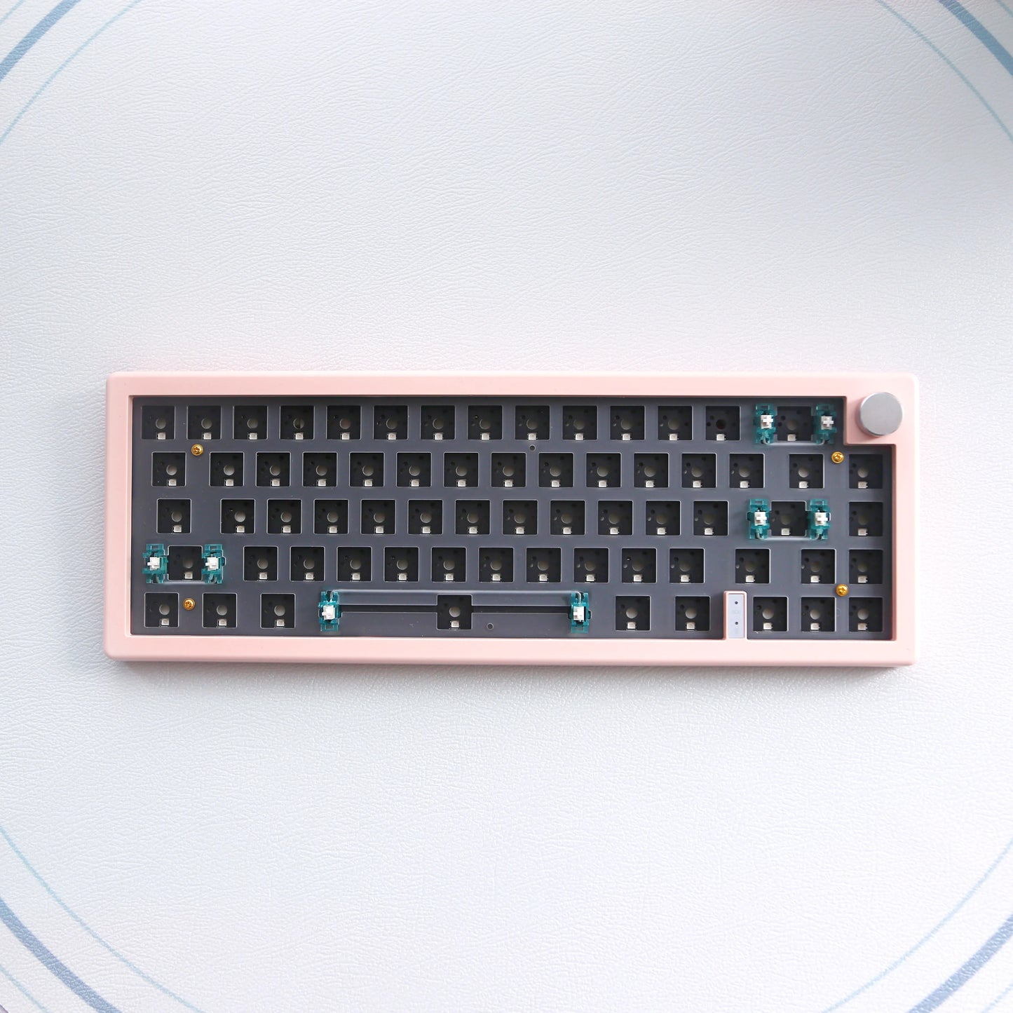 Kit tastiera meccanica personalizzata GMK67 65% Gasket Bluetooth 2.4G wireless hot-swappable con retroilluminazione RGB