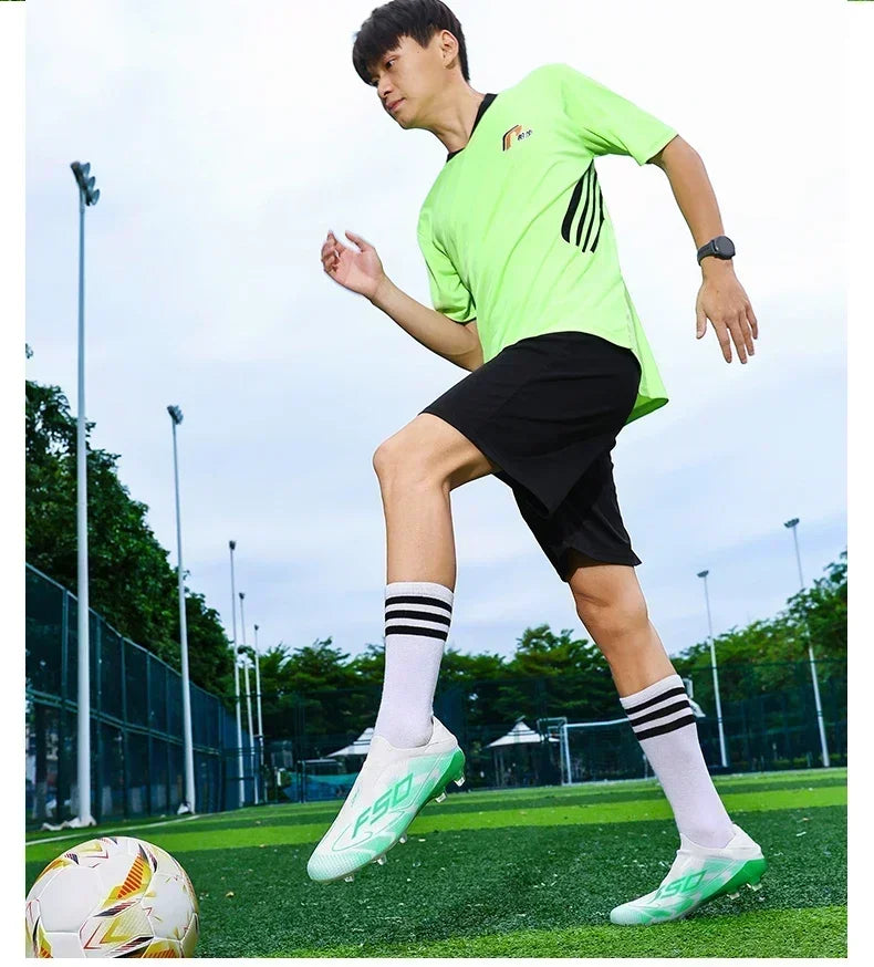 Nouvelles chaussures de football pour hommes, de haute qualité, très vendues, antidérapantes, mi-hautes, légères, pour l'extérieur, crampons de match, pour l'entraînement sur gazon.