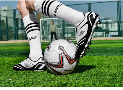 Chaussures de Football pour hommes, bottes de Football sur gazon, clous de sol fermes, baskets antidérapantes pour garçons, baskets originales d'entraînement sur le terrain en plein air