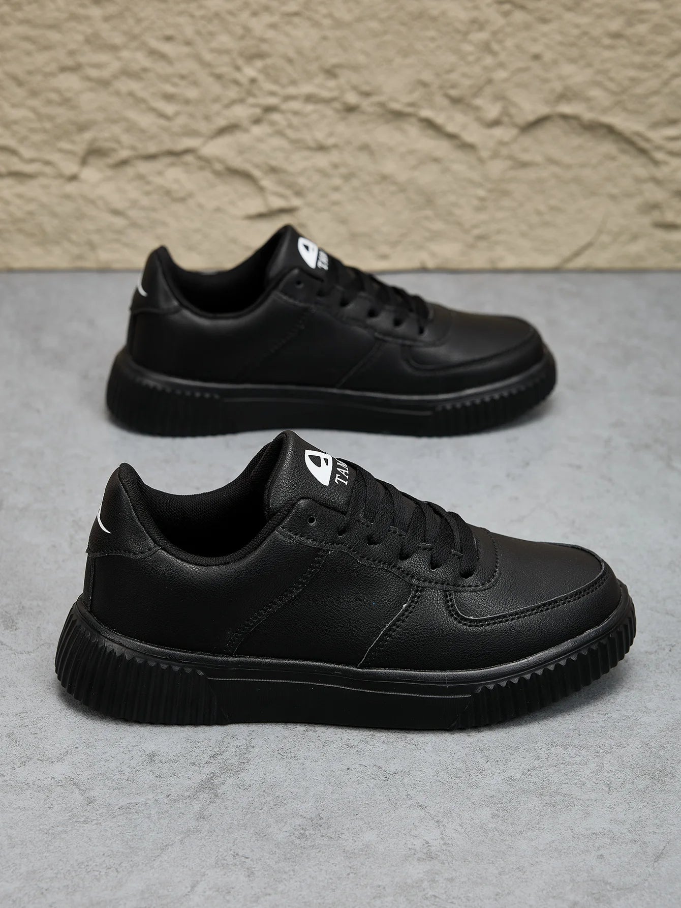 Fashion Leather Men White Sneakers Breathable Comfort Classic Casual Shoes Mens Women Outdoor Walking Shoes Couple Footwear Size