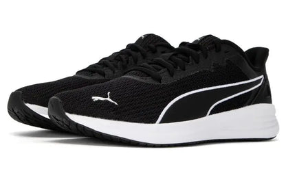 Chaussures de course basses en cuir synthétique moderne Puma Transport, modèle 377030-01, noir et blanc.