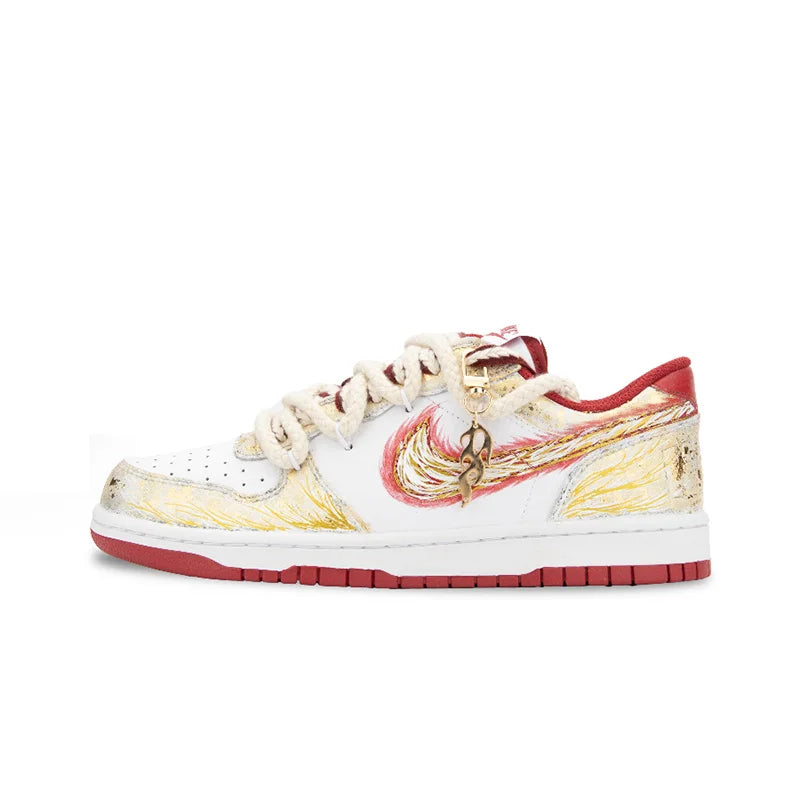 Baskets personnalisées Nike « Big Moon Over River & Blazing Apollo » : modèle bas pour homme, avec feuille d'or, amortissantes et résistantes à l'usure