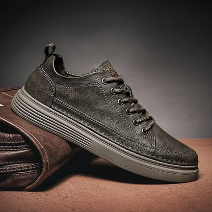 Sneakers classiche da uomo con plateau, scarpe casual slip-on da uomo, sneakers in pelle, nuove scarpe basse comode, mocassini da uomo per la primavera