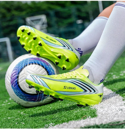 Nouvelles chaussures de football pour hommes, baskets de haute qualité, crampons de futsal pour gazon, chaussures de football d'intérieur très vendues, chaussures d'entraînement antidérapantes pour l'extérieur