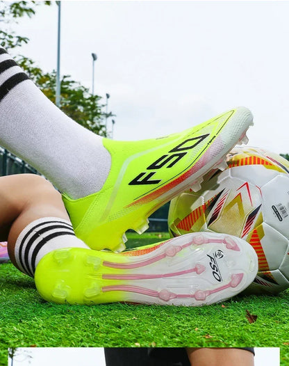 Nouvelles chaussures de football pour hommes, crampons de haute qualité, bottes de football pour terrain en herbe, idéales pour les matchs en extérieur, baskets légères mi-hautes, très vendues, antidérapantes, pour l'e