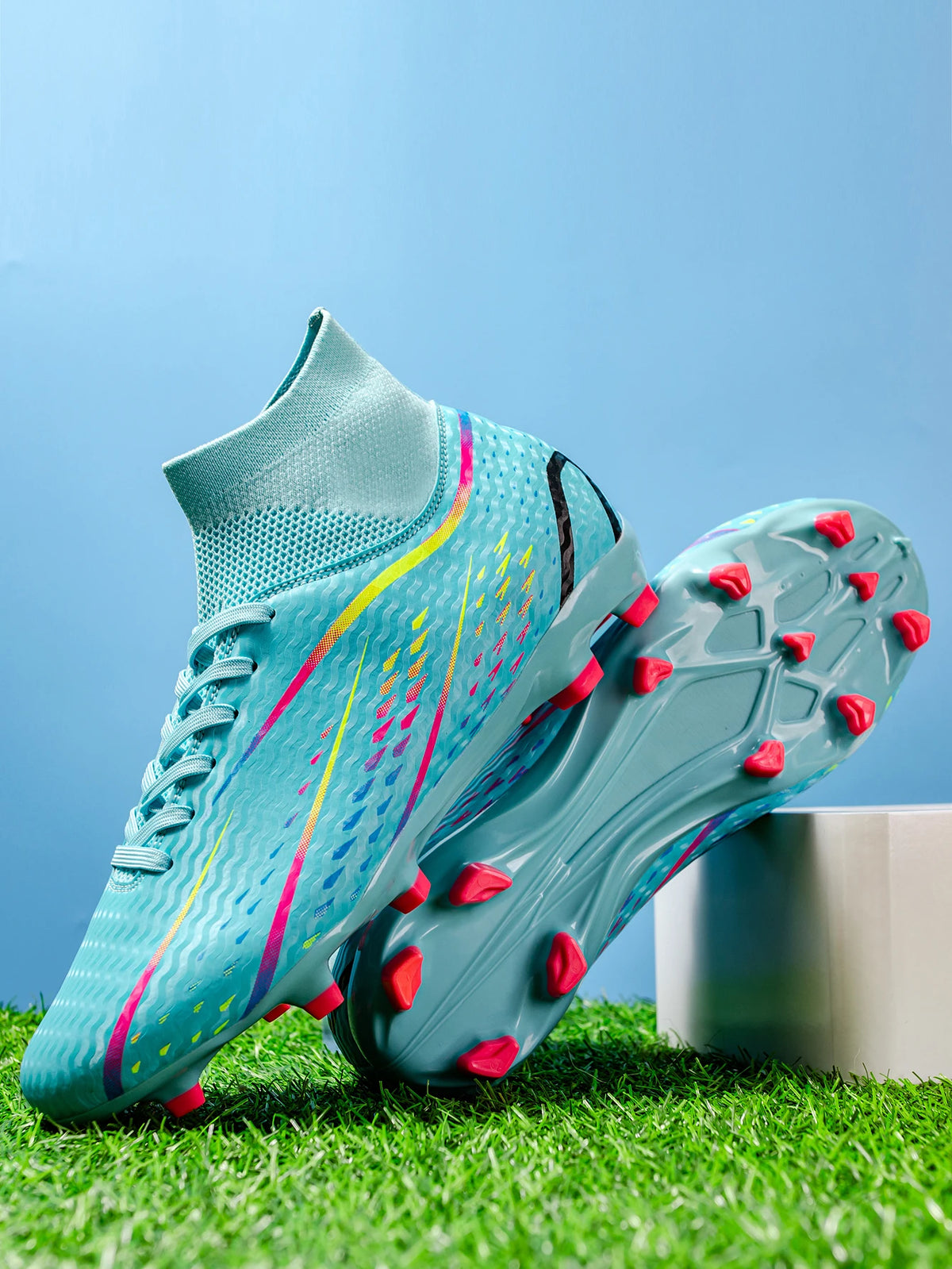Chaussures de football pour adultes, adaptées à de multiples terrains, avec crampons AG FG, tissu en PU respirant, semelles antidérapantes en TPU, idéales pour l'entraînement et les petits tournois sur gazon.