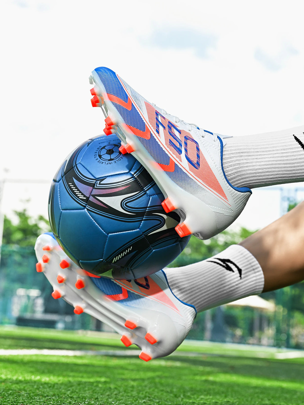 Chaussures de football pour adultes, modèle AG FG, avec crampons longs renforcés, empeigne respirante en PU, chaussures de football unisexes pour matchs sur gazon synthétique.