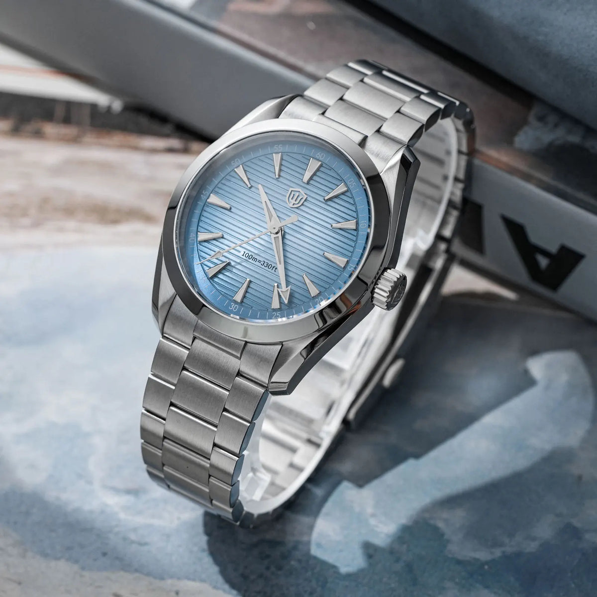 „Watchdives“ laikrodis WD0006, mechanizmas VH31 su sklandžiai veikiančia sekundės rodykle, išgaubtas safyro stiklas, švytinti danga BGW9, atsparus vandeniui iki 10 barų, 38 mm, klasikinis stilius