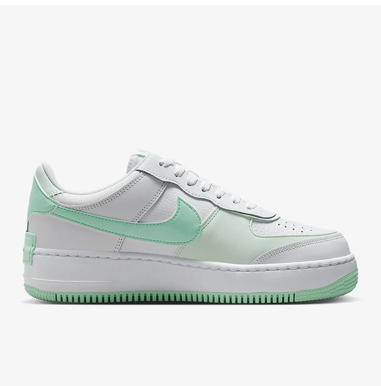 Nike eredeti AIR FORCE 1 női, vastag talpú, alacsony szárú klasszikus cipő FZ3773-100