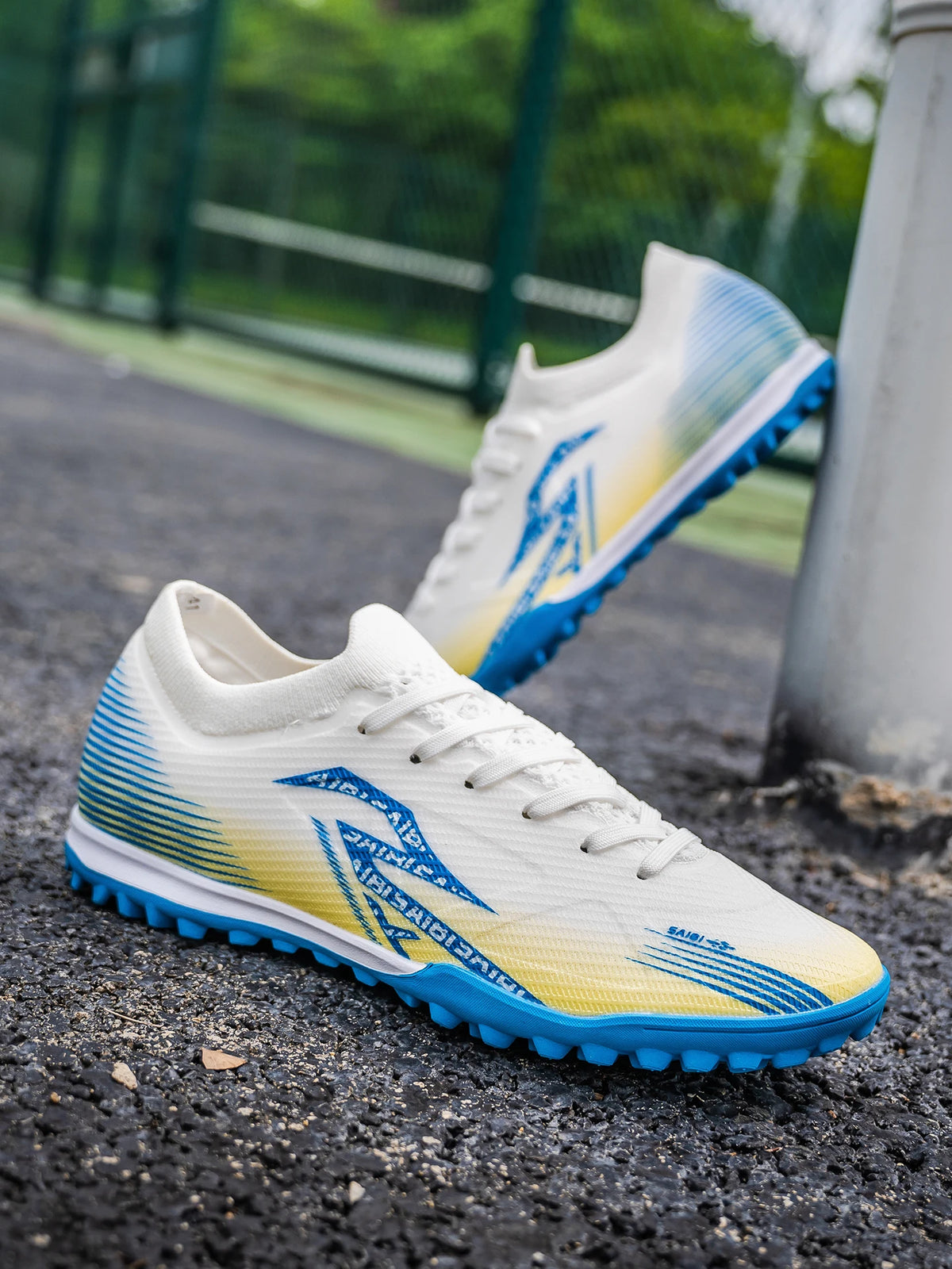 Chaussures de football pour hommes TF Turf, dessus en PU respirant, semelle extérieure en caoutchouc antidérapante, chaussures légères pour l'entraînement sur gazon artificiel.