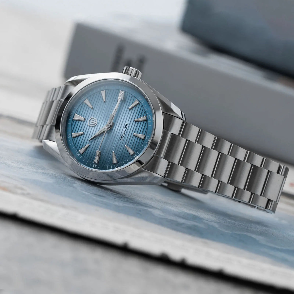 „Watchdives“ laikrodis WD0006, mechanizmas VH31 su sklandžiai veikiančia sekundės rodykle, išgaubtas safyro stiklas, švytinti danga BGW9, atsparus vandeniui iki 10 barų, 38 mm, klasikinis stilius