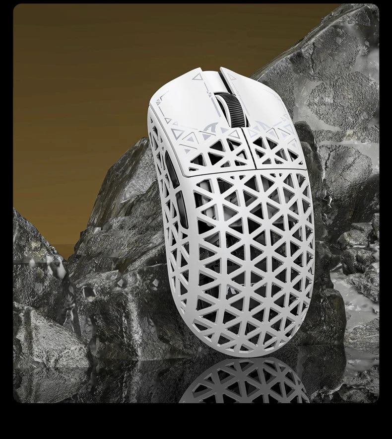 ATTACK SHARK R5 Ultra Carbon Fiber brezžična gaming miška, gaming senzor PixArt PAW3950MAX, 42000DPI, 8000Hz, MCU Nordic 52840